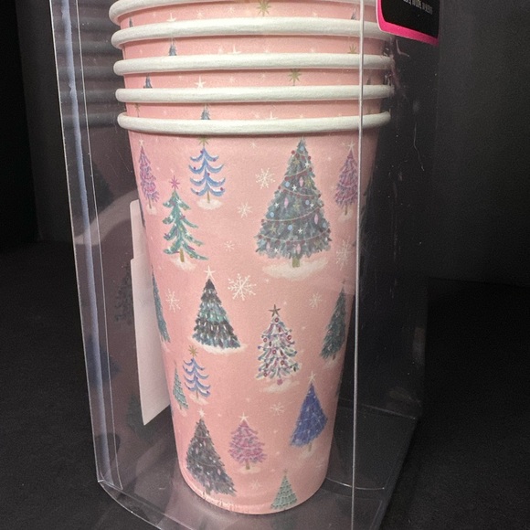 Betsey Johnson to go cups and with matching napkins 🎄 - Picture 4 of 5